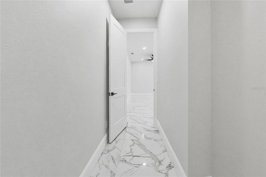 Spacious, unfurnished interior of a new home in , Tampa (Image 33).