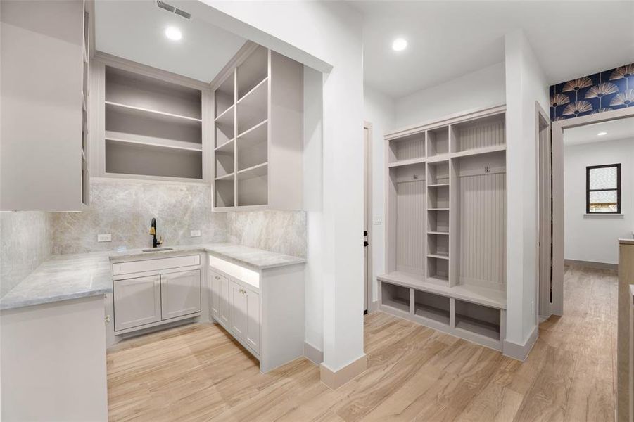 Furnished interior view inside a new home in , Malakoff (Image 17).