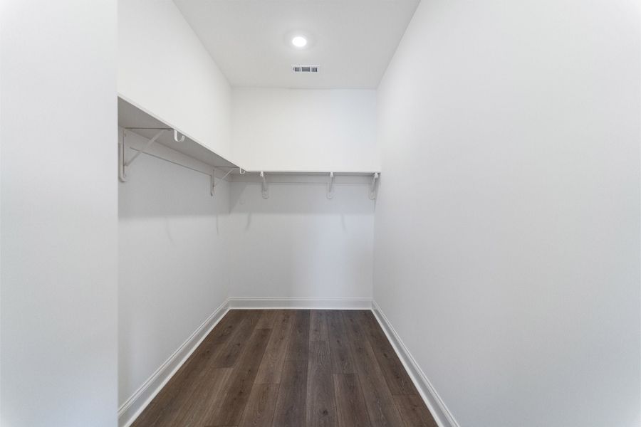 Spacious, unfurnished interior of a new home in Dorris Farm, White House (Image 29).