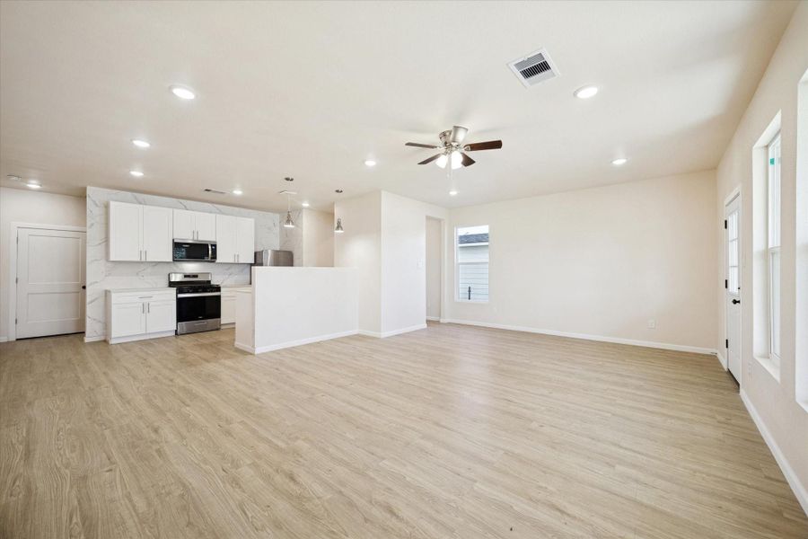 Spacious, unfurnished interior of a new home in , Montgomery (Image 13).