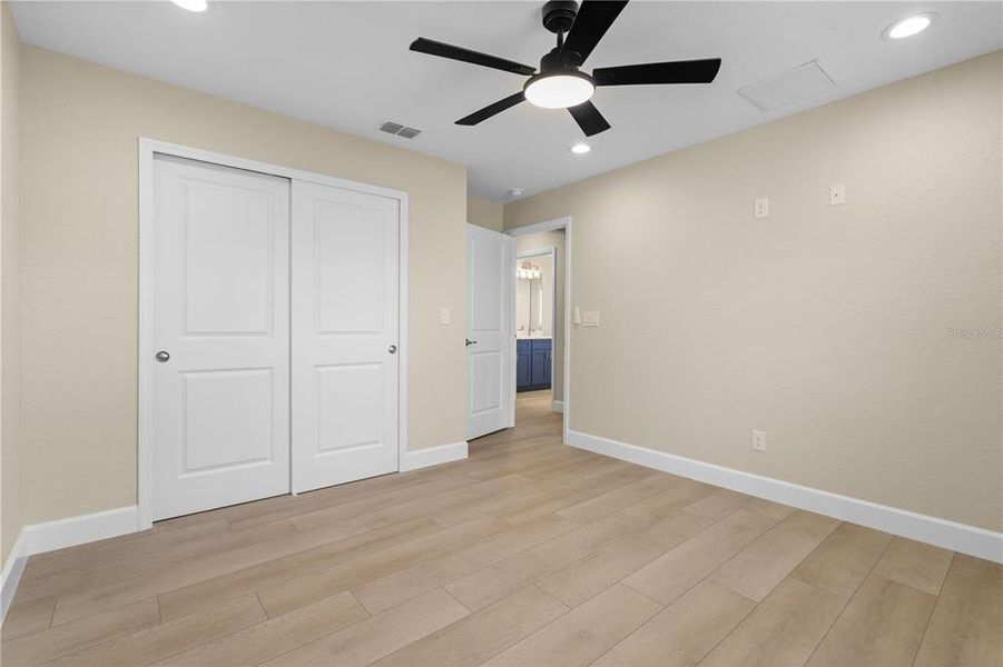 Spacious, unfurnished interior of a new home in , Englewood (Image 39).