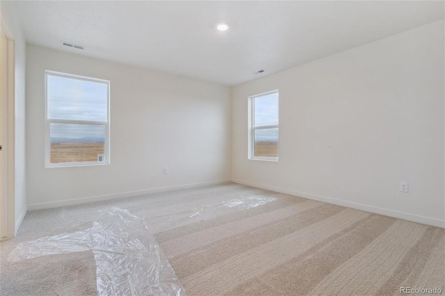 Spacious, unfurnished interior of a new home in The Ridge at Lorson Ranch, Colorado Springs (Image 26).