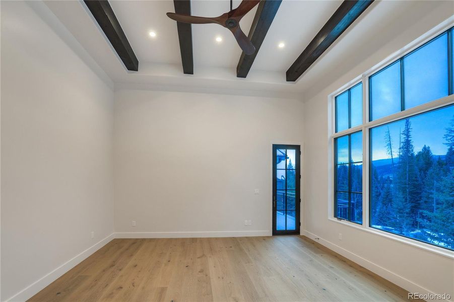 Spacious, unfurnished interior of a new home in , Keystone (Image 37).