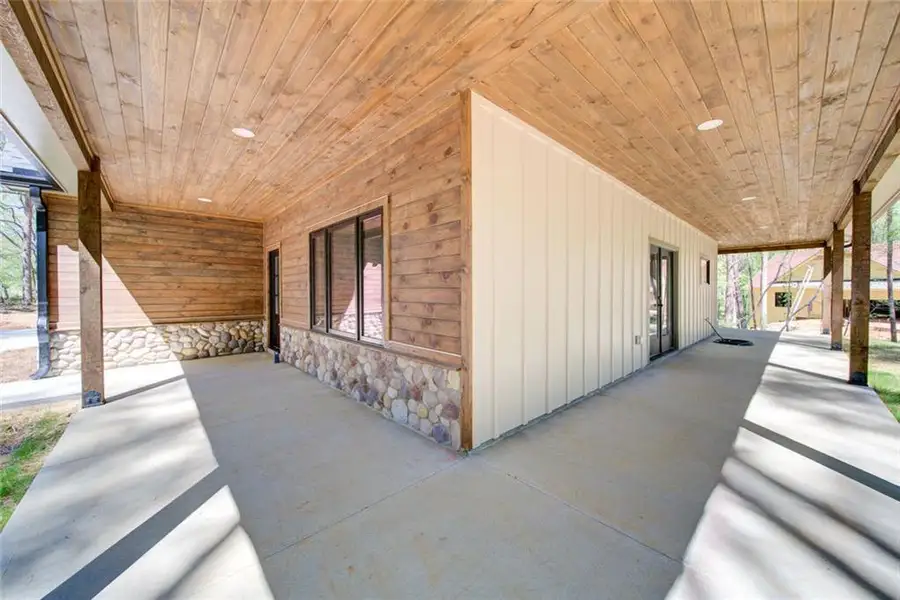 Exterior details and patio area of a home in , Dawsonville (Image 3).