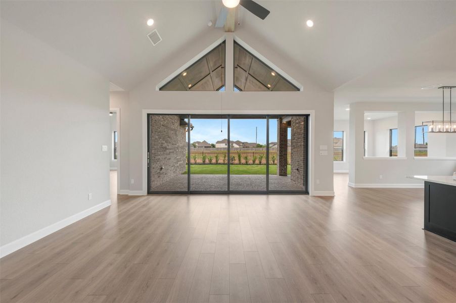 Spacious, unfurnished interior of a new home in Harvest Green 65', Richmond (Image 18).