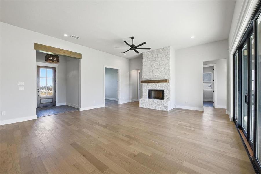Spacious, unfurnished interior of a new home in Aledo Heights - Aledo ISD, Aledo (Image 21). Spacious, unfurnished interior of a new home in Aledo Heights - Aledo ISD, Aledo (Image 21).