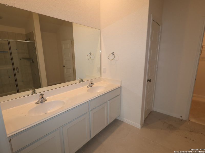 Furnished interior view inside a new home in Greenspoint Heights, Seguin (Image 10).