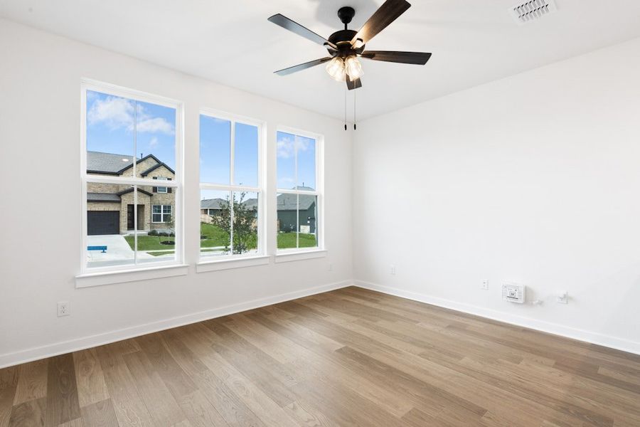 Spacious, unfurnished interior of a new home in Mayfair, New Braunfels (Image 12).