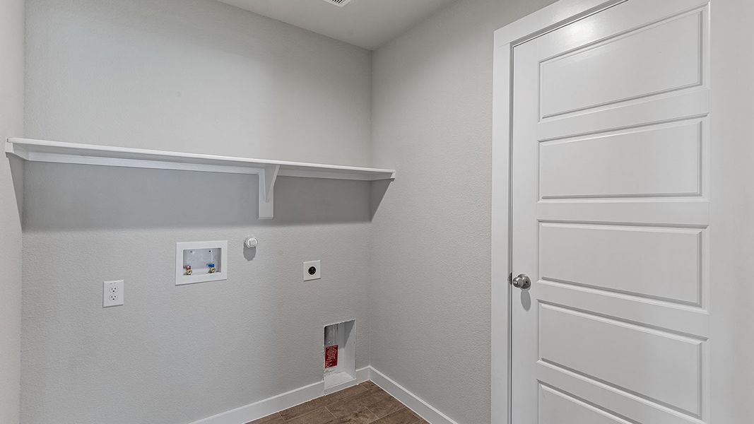 Spacious, unfurnished interior of a new home in Eagle Creek, Denton (Image 24).