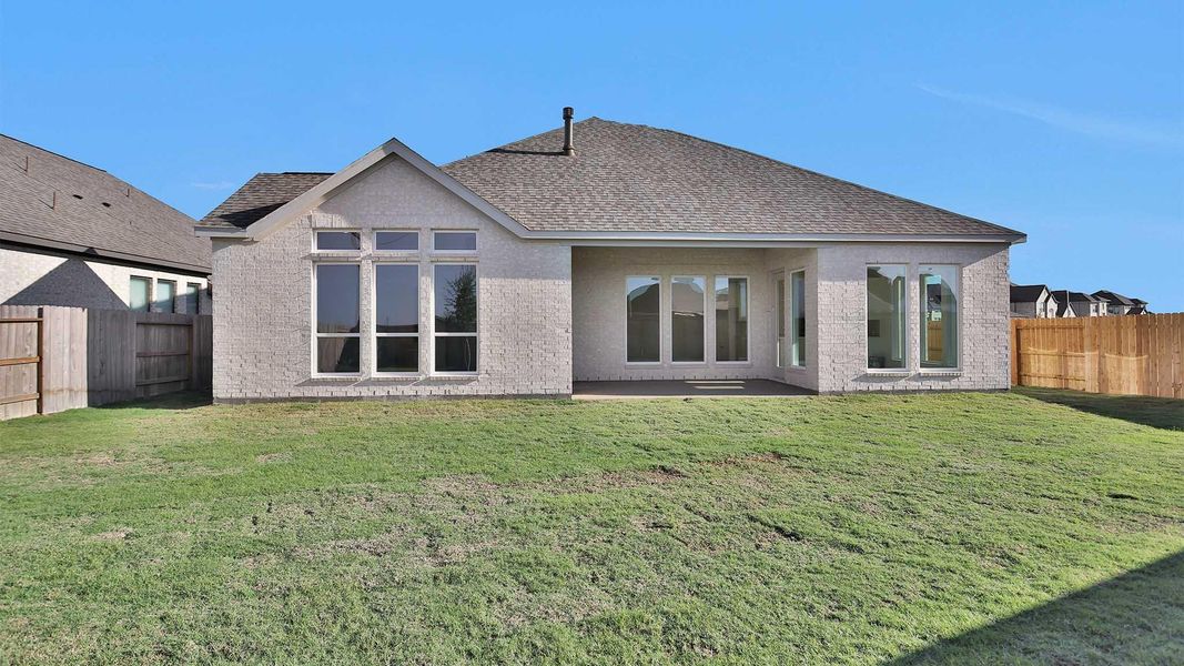 Exterior details and patio area of a home in Valencia 60', Manvel (Image 2).