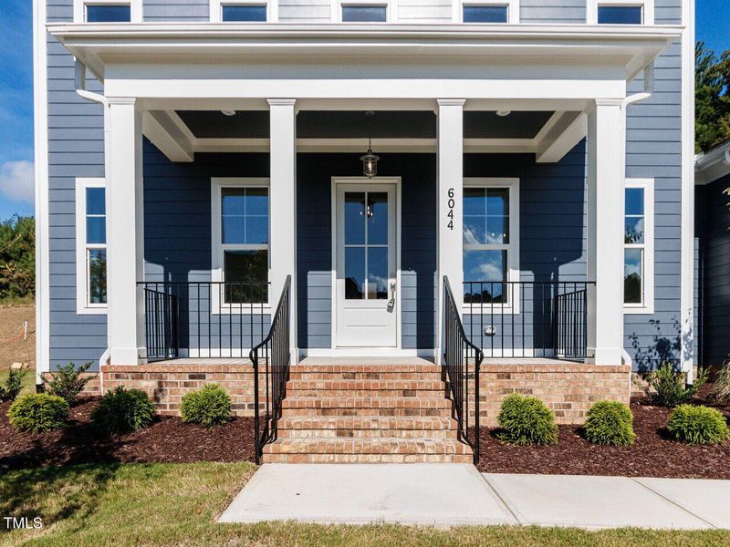 003-1280x960-front-porch