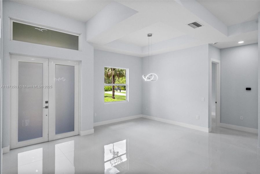 Spacious, unfurnished interior of a new home in , Naples (Image 22).
