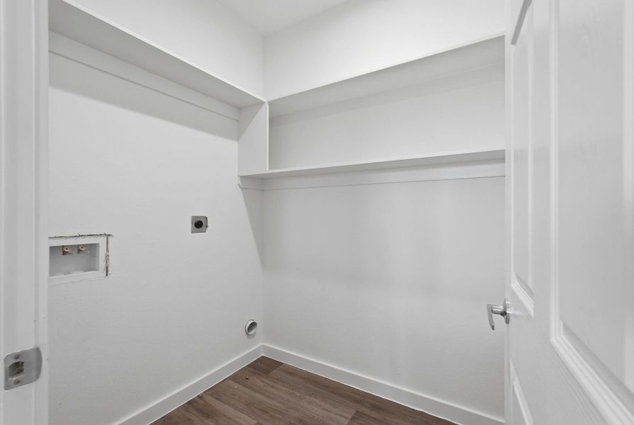 Spacious, unfurnished interior of a new home in , Conroe (Image 17).