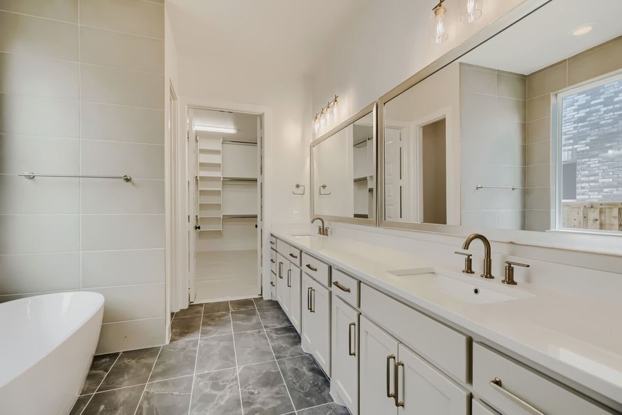 Plan 1543 Representative Photo - Main Bathroom