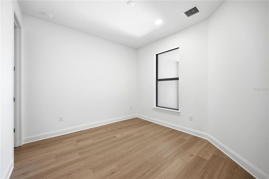 Spacious, unfurnished interior of a new home in , Apollo Beach (Image 12).