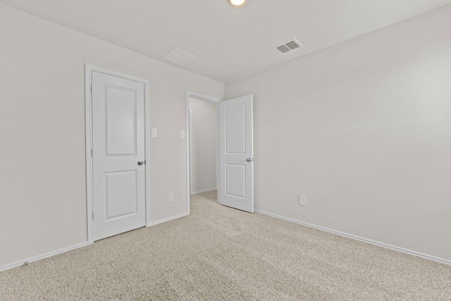 Spacious, unfurnished interior of a new home in , Maxwell (Image 16).