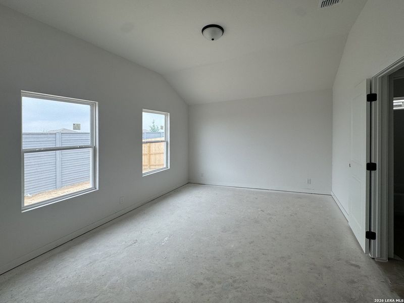 Spacious, unfurnished interior of a new home in Saddlebrook Ranch, Schertz (Image 5).
