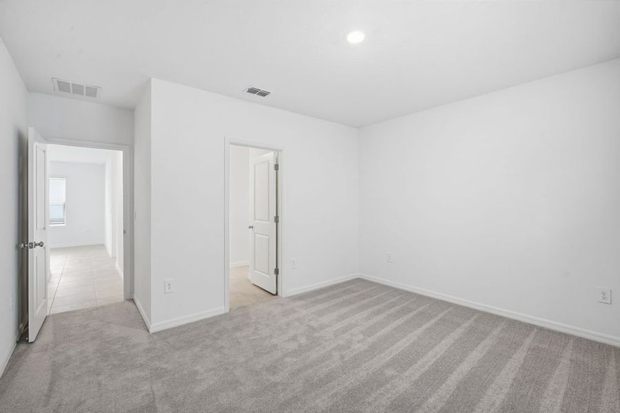 Spacious, unfurnished interior of a new home in Palm Wind, Hudson (Image 16).