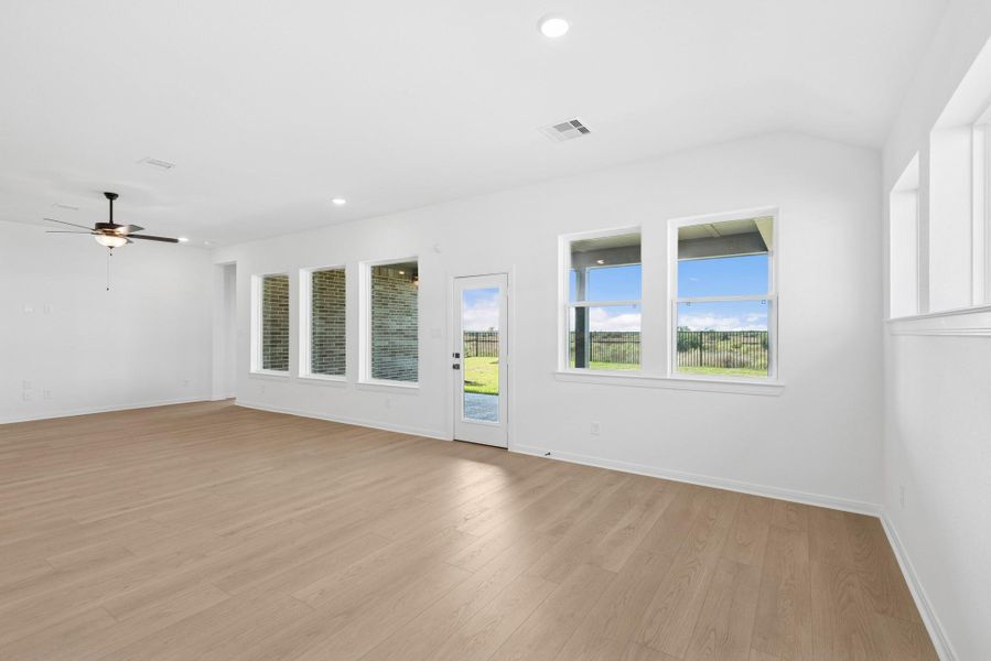 Spacious, unfurnished interior of a new home in The Grand Prairie 50’, Hockley (Image 21).