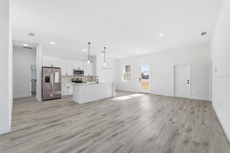 Spacious, unfurnished interior of a new home in , Ocala (Image 32).