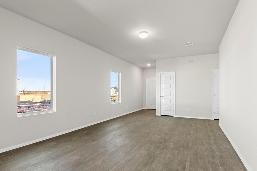 Spacious, unfurnished interior of a new home in Harvest Ridge, Elgin (Image 22).