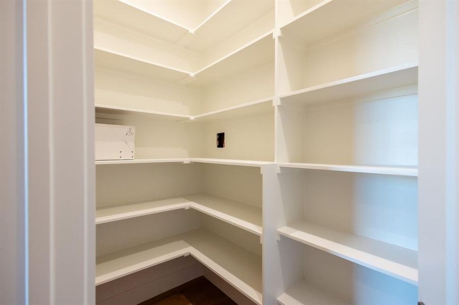 Spacious, unfurnished interior of a new home in Dove Station, Grapevine (Image 21).