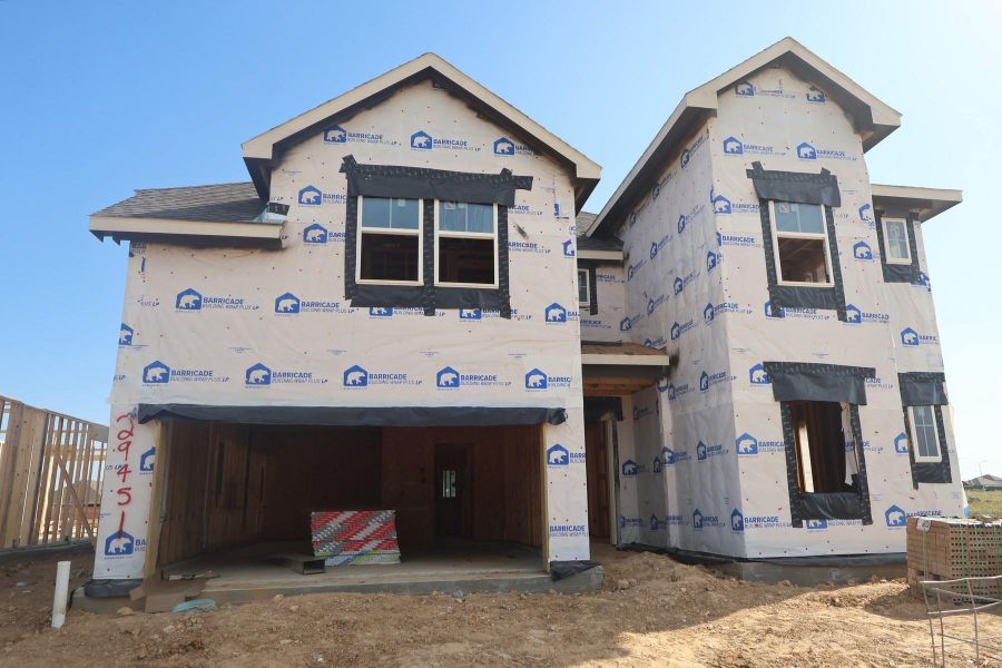 Two story home with 5 beds, 4.5 baths, and 3 car tandem garage