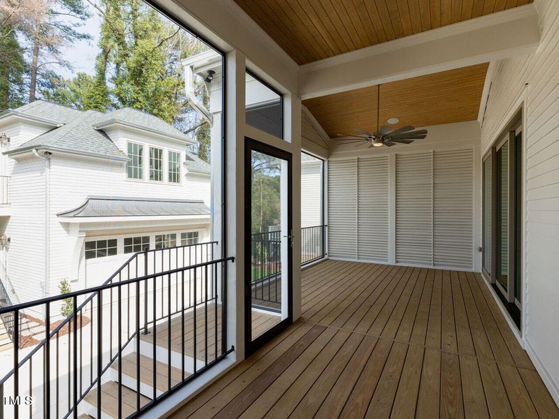 040-1280x960-screen-porch