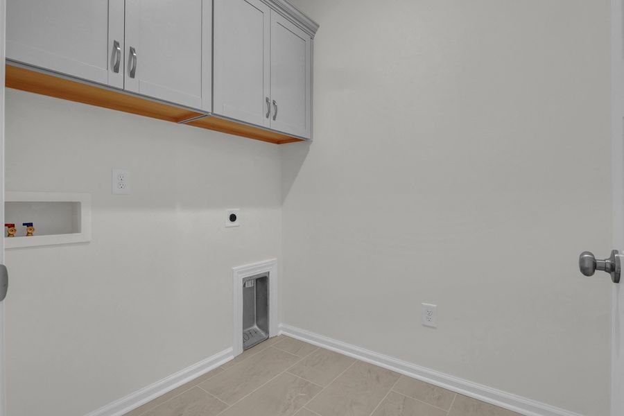 Spacious, unfurnished interior of a new home in Indigo at Abbey Preserve, Wilmington (Image 34).