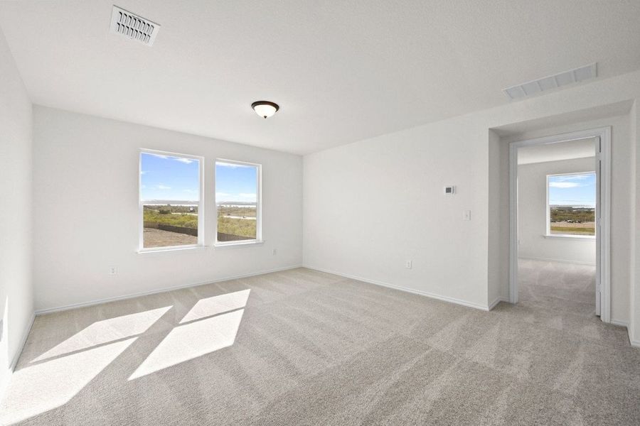 Spacious, unfurnished interior of a new home in Stoney Chase, Del Valle (Image 7).