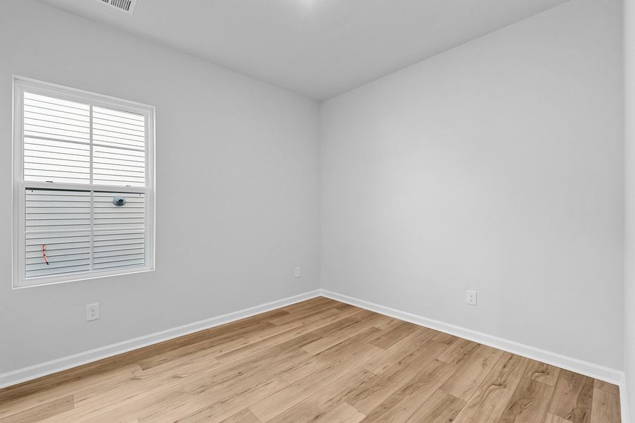 Spacious, unfurnished interior of a new home in Fieldstone, Lexington (Image 33).