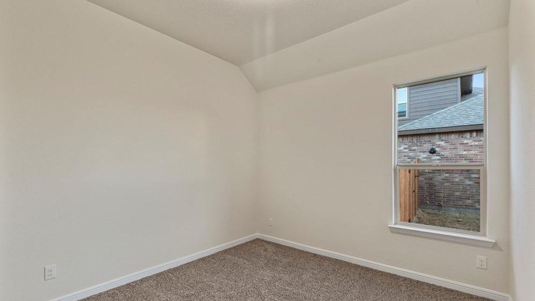 Spacious, unfurnished interior of a new home in Lakeview Pointe, Grand Prairie (Image 25).