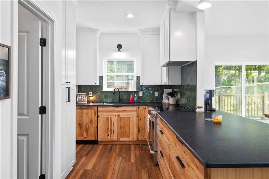 Furnished interior view inside a new home in , Jasper (Image 24).