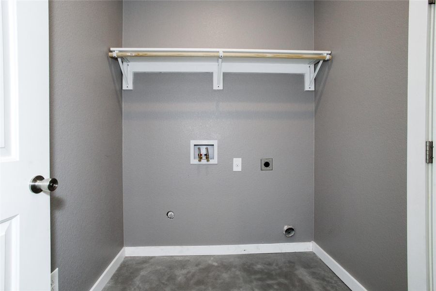 Spacious, unfurnished interior of a new home in , Spicewood (Image 18).