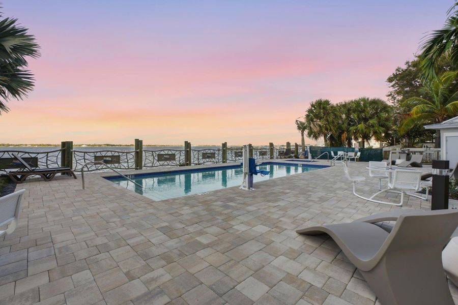 Community amenities in , Stuart (Image 55).