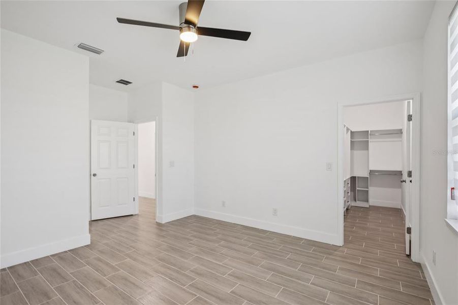 Spacious, unfurnished interior of a new home in , Rotonda West (Image 28).