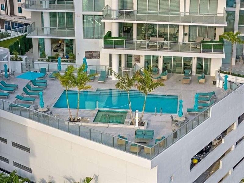 Condo located in Sarasota, FL showcasing its design and architecture (Image 24).