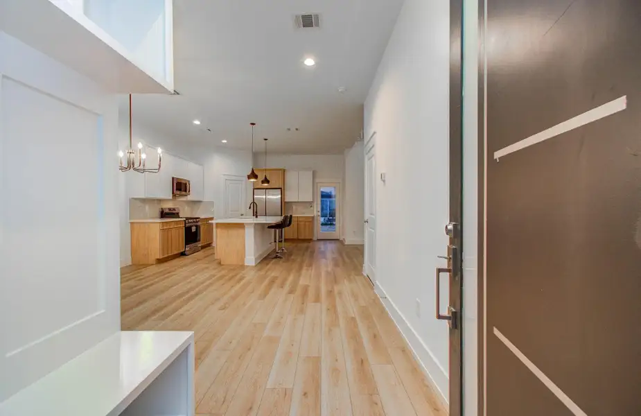 Elegant Entryway with high ceilings Elegant Entryway with high ceilings