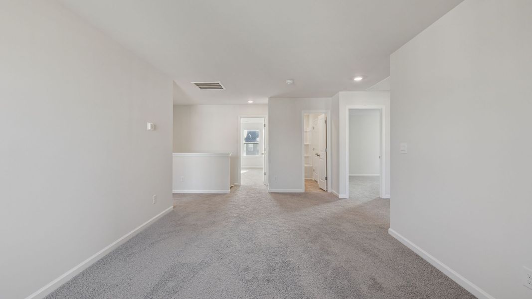 Spacious, unfurnished interior of a new home in Durbin Meadows Traditions, Fountain Inn (Image 21).