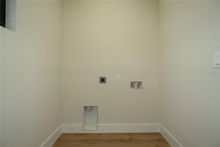 Spacious, unfurnished interior of a new home in , Tampa (Image 30).