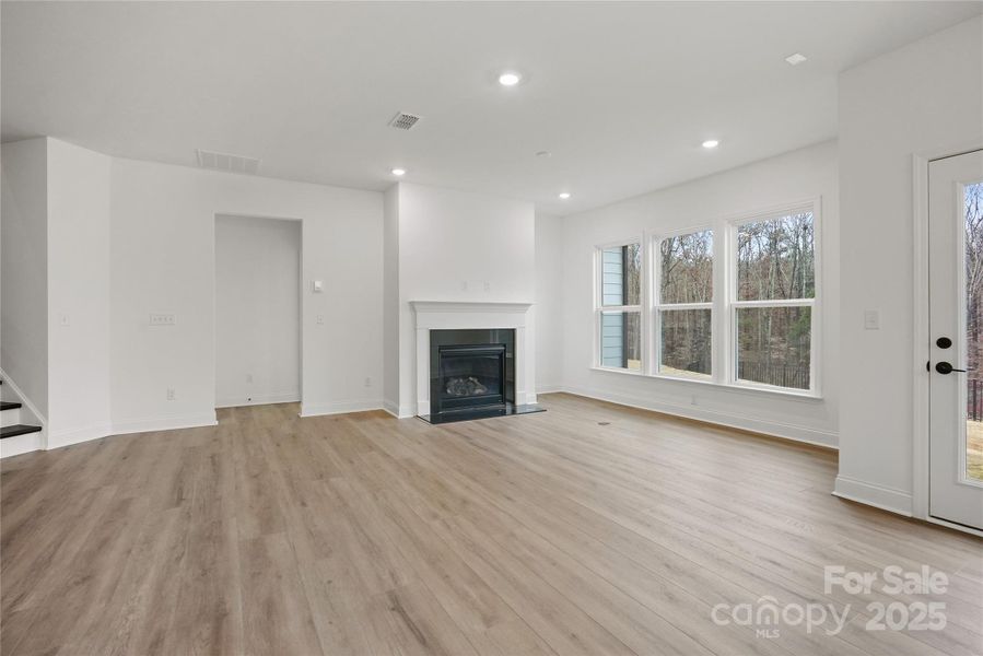 Spacious, unfurnished interior of a new home in Forest Creek, Waxhaw (Image 24).