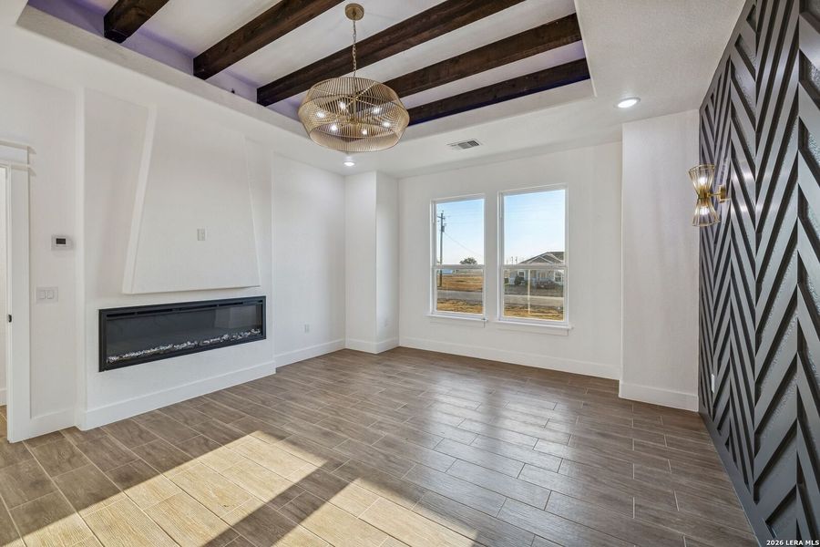 Spacious, unfurnished interior of a new home in , Floresville (Image 20).
