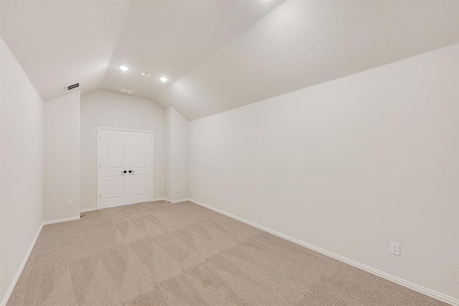 Spacious, unfurnished interior of a new home in Hunters Ridge, Crowley (Image 35).