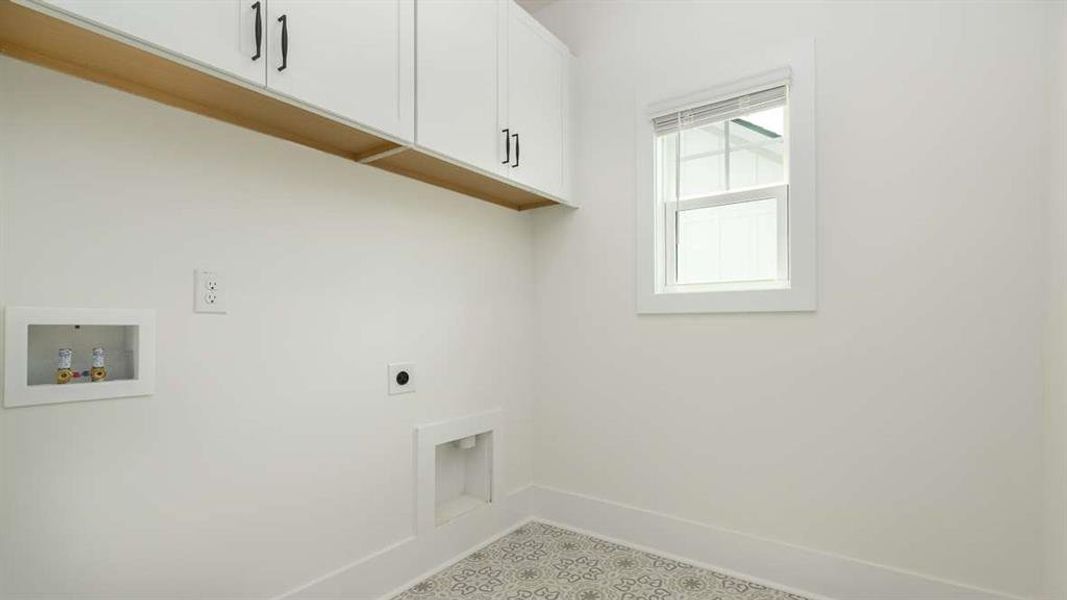 Spacious, unfurnished interior of a new home in The Village at Sandy Plains, Marietta (Image 17).