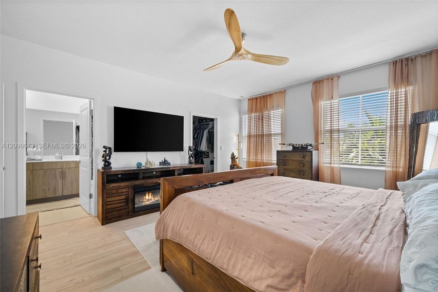 Furnished interior view inside a new home in , Pembroke Pines (Image 19).