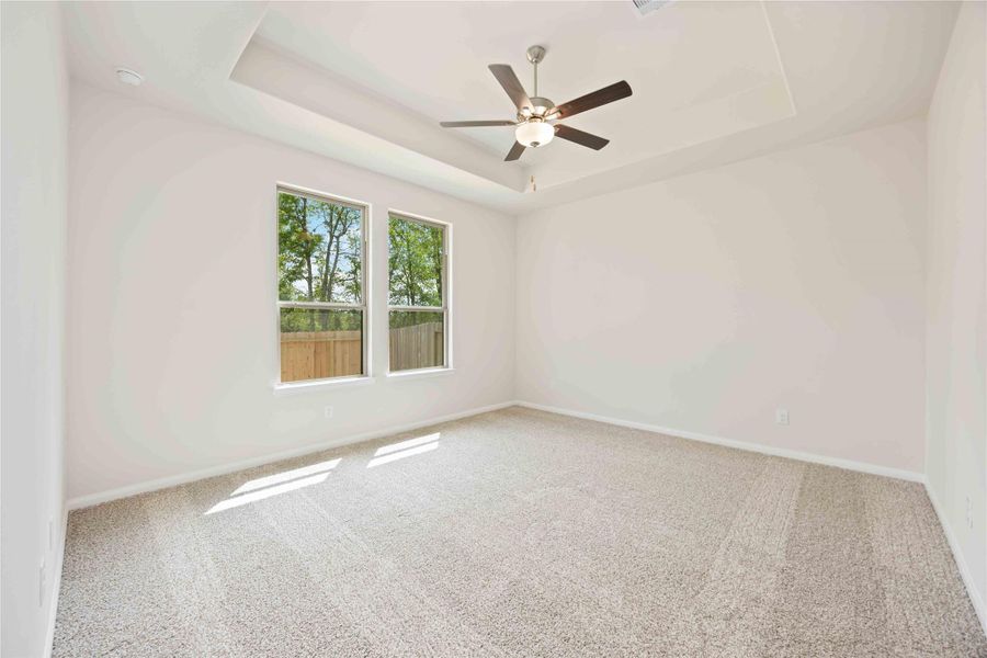 Spacious, unfurnished interior of a new home in Meadow Park, Conroe (Image 17).