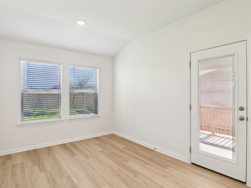 Spacious, unfurnished interior of a new home in Remington Ranch, San Antonio (Image 16).
