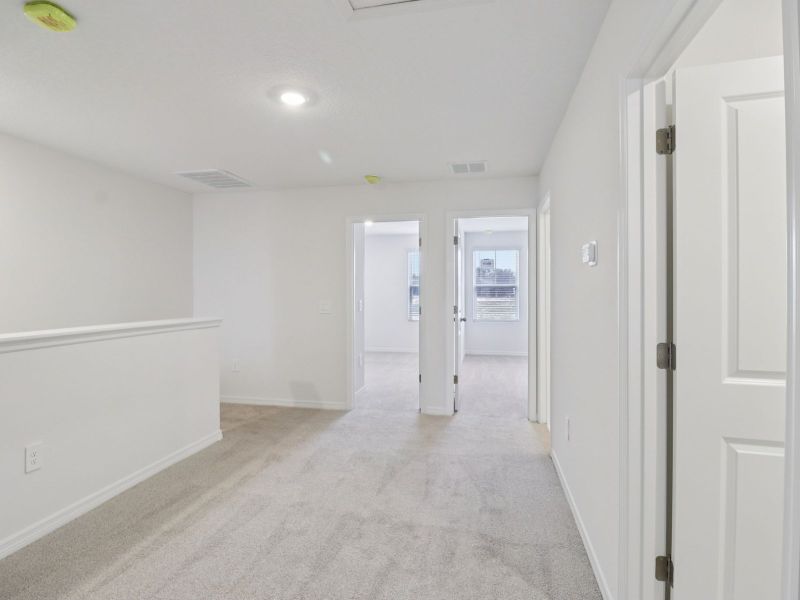 Spacious, unfurnished interior of a new home in The Reserve at Hammock Oaks Townes, Lady Lake (Image 10).