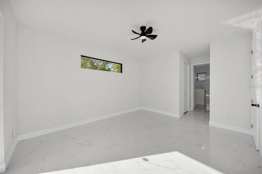 Spacious, unfurnished interior of a new home in , Englewood (Image 13).