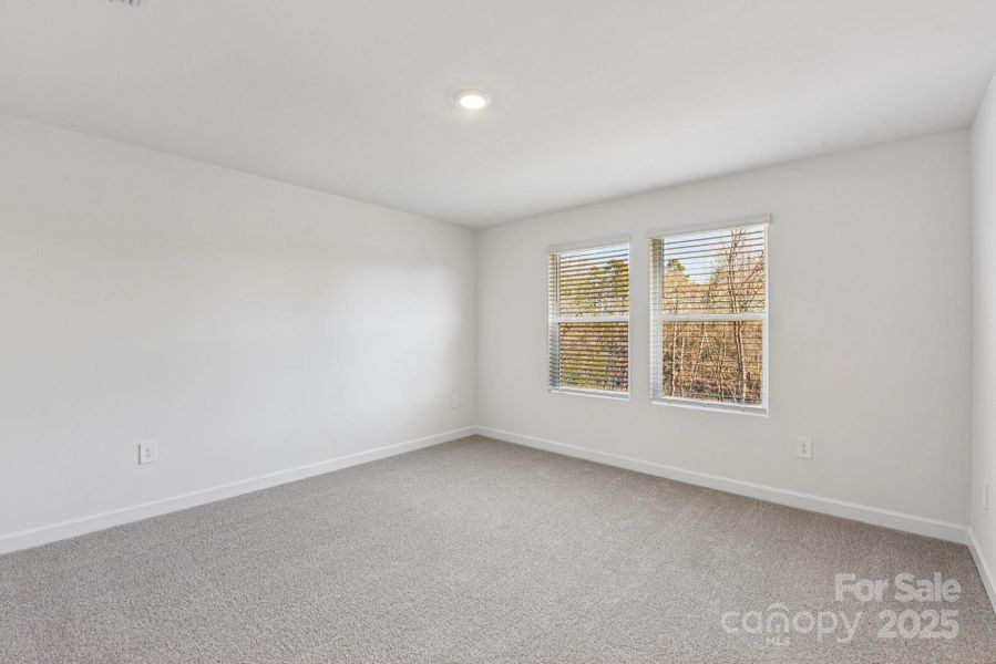 Spacious, unfurnished interior of a new home in Nolen Farm, Gastonia (Image 9).